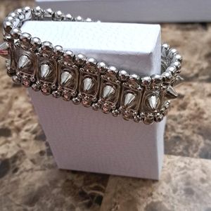 Flashy spiked stretch bracelet